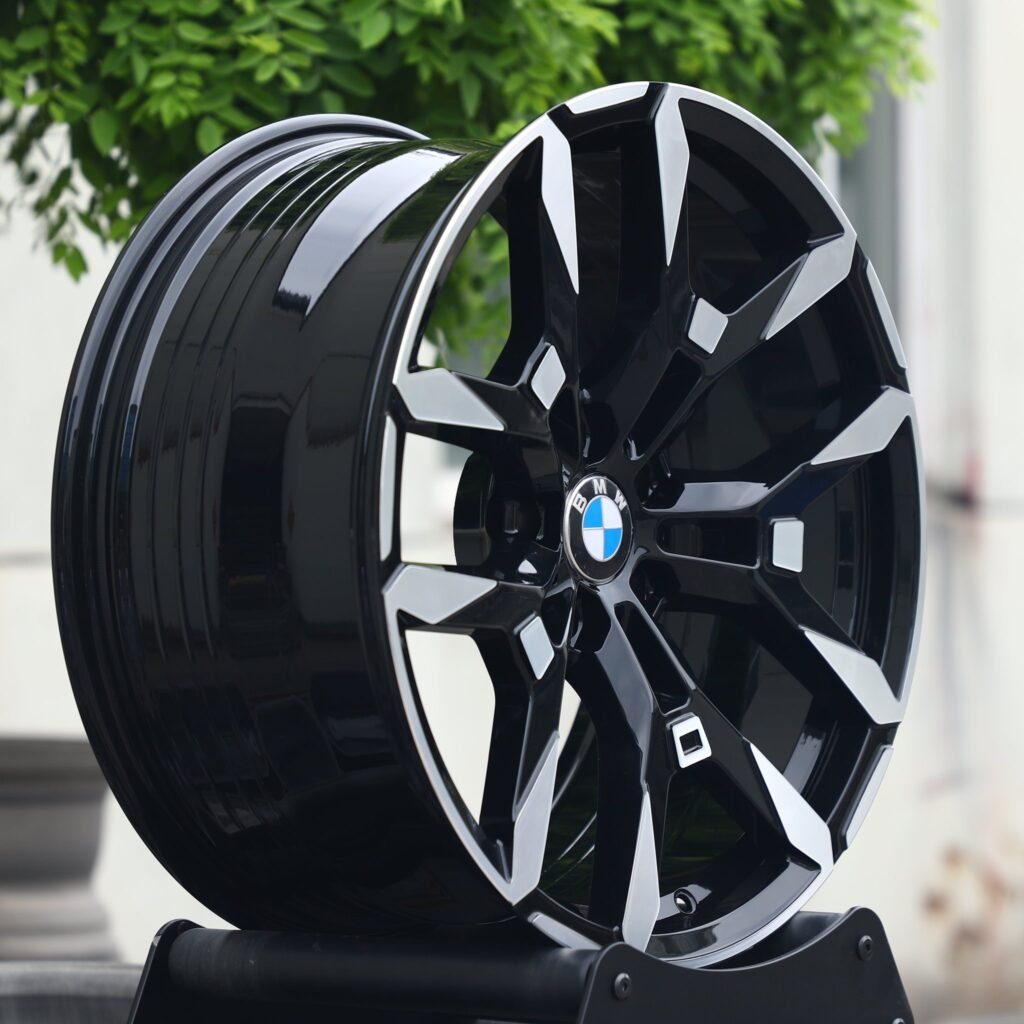 BMW M4 F82 wheels – Custom Finish 5 Y-Spoke Machined Face, lip and barrel detail