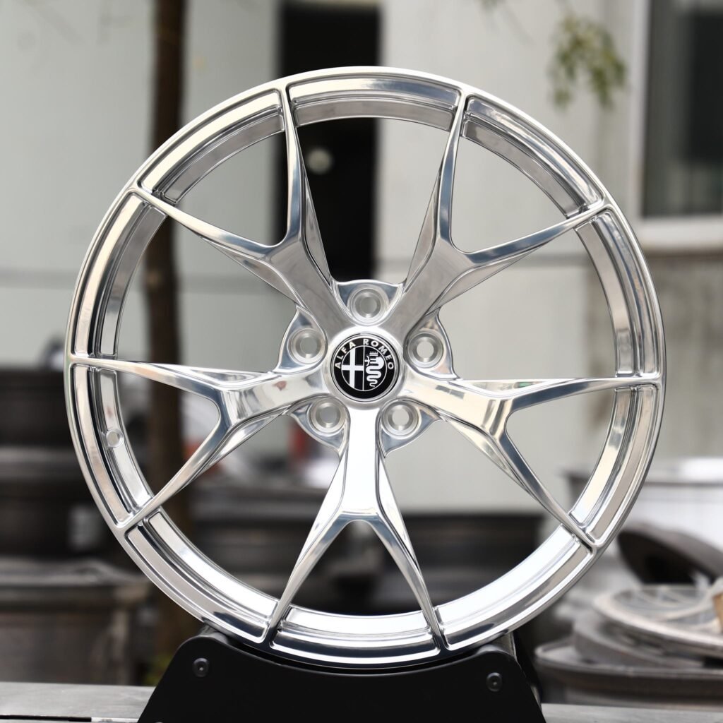 Alfa Romeo Giulia wheels – Custom Finish 5 Y-Spoke Mirror Polished, front view