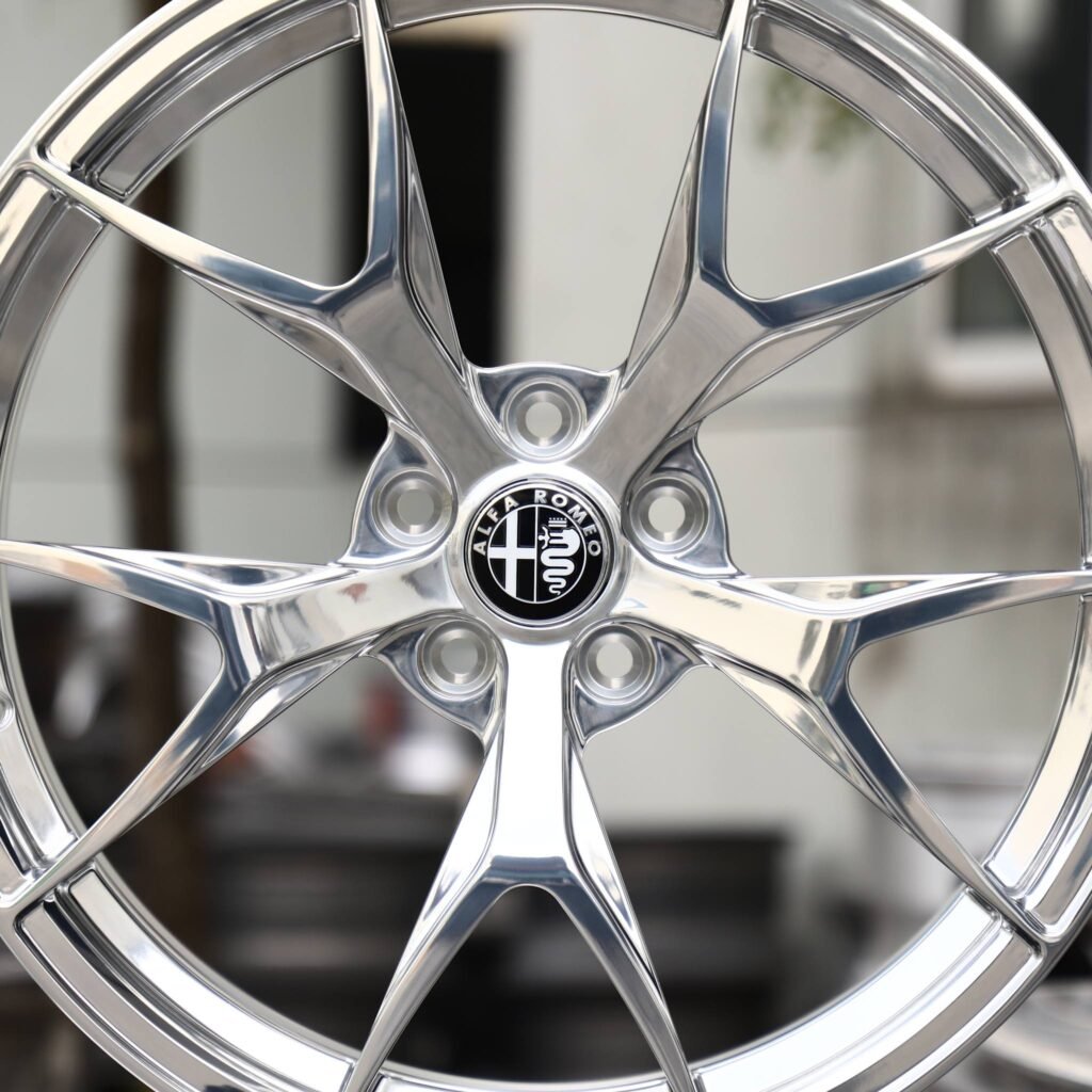 Alfa Romeo Giulia wheels – Custom Finish 5 Y-Spoke Mirror Polished, lip and barrel detail
