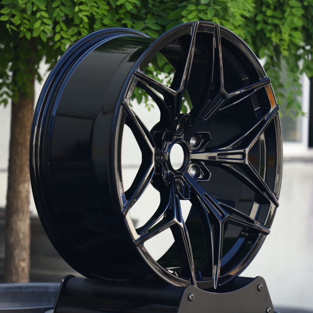 Chevrolet Silverado 1500 wheels – Custom Finish 6-Spoke Side-Milled Mirror Milled, lip and barrel detail