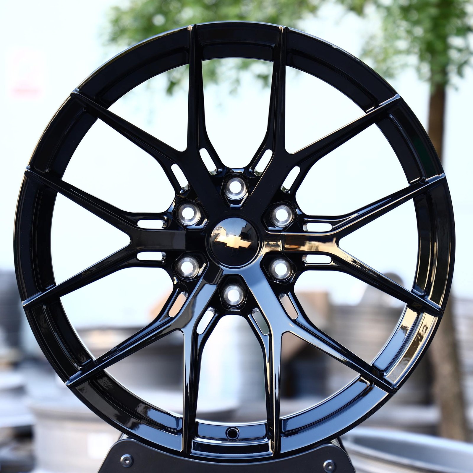 Chevrolet Silverado wheels – Custom Finish 6 Y-Spoke Side-Milled Mirror Milled (Chevrolet OEM-Style), front view