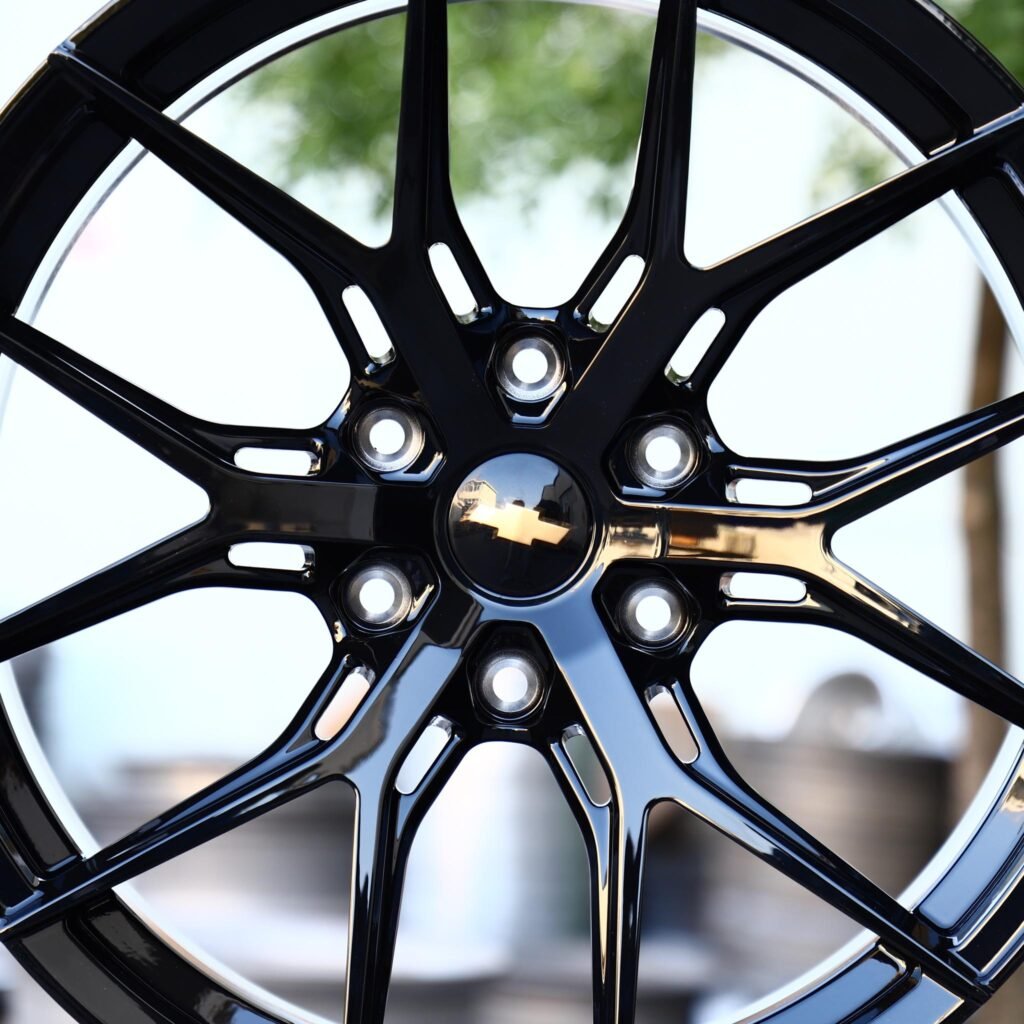 Chevrolet Suburban wheels – Custom Finish 6 Y-Spoke Side-Milled Mirror Milled (Chevrolet OEM-Style), lip and barrel detail