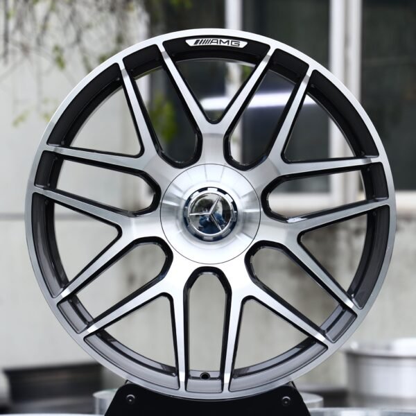 Mercedes-Benz E-Class W213 wheels – Black / Machined 7 Y-Spoke Machined Face (Mercedes-Benz OEM-Style), front view