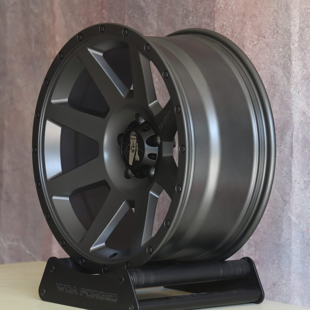 Chevrolet Silverado 1500 wheels – Custom Finish 8-Spoke Exposed Bolt Detail, lip and barrel detail