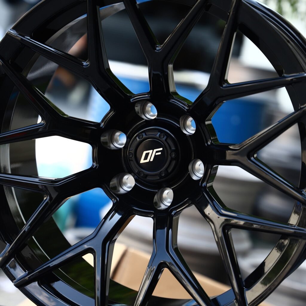 Chevrolet Silverado 1500 wheels – Custom Finish 9 Y-Spoke, lip and barrel detail