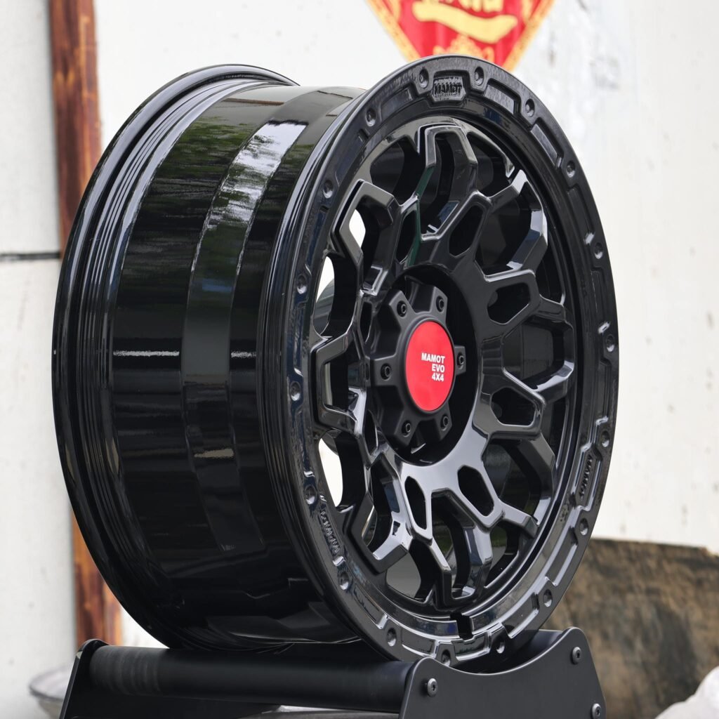 Chevrolet Silverado 1500 wheels – Custom Finish Deep Lip Exposed Bolt Detail, lip and barrel detail