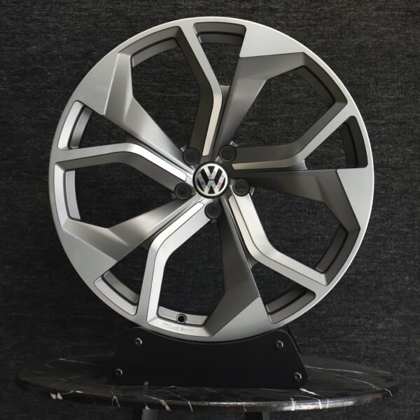 Volkswagen Golf wheels – Silver Rotor-Blade (Volkswagen OEM-Style), front view