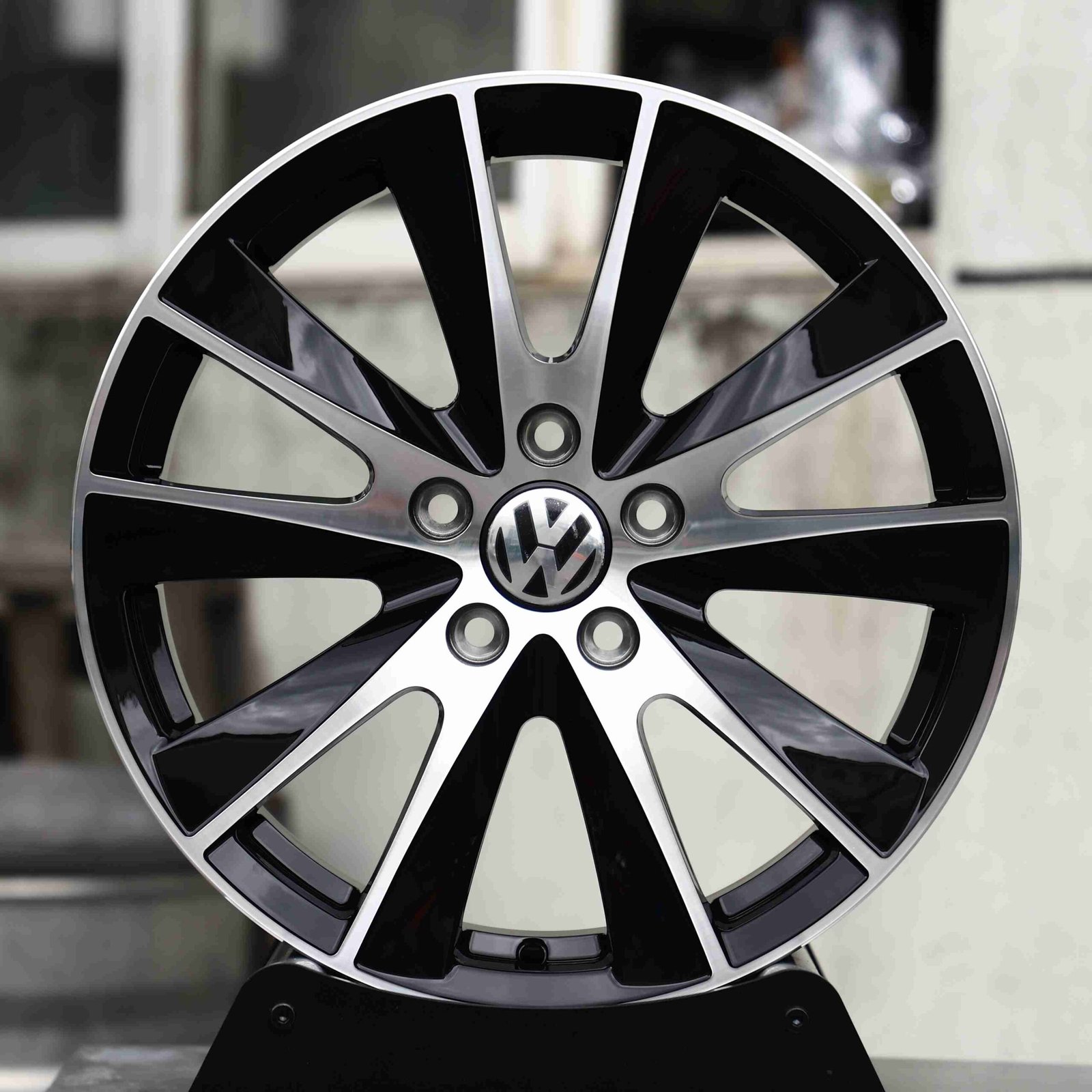 Volkswagen Golf wheels – Custom Finish Directional Milled Machined Face, front view