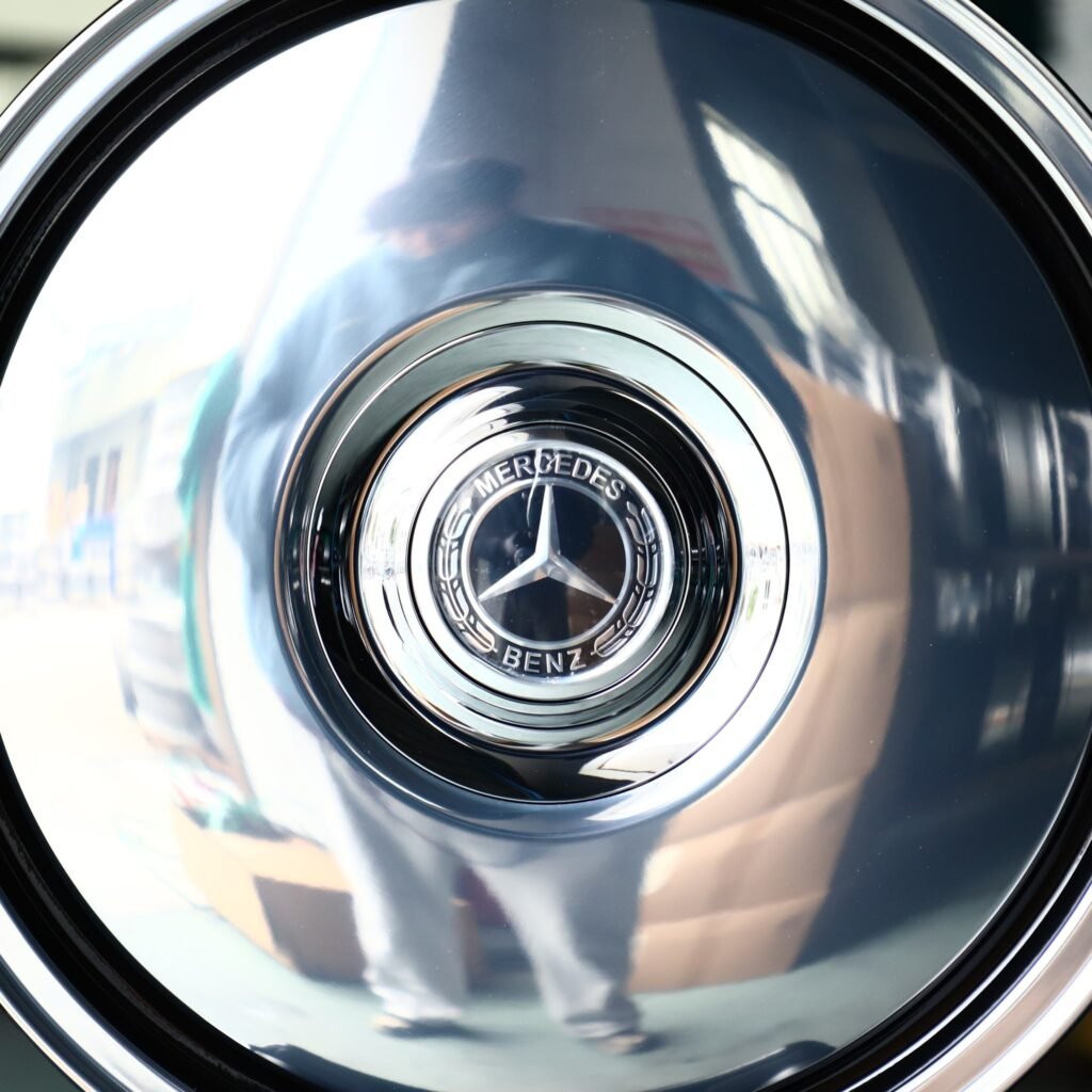 Audi Q7 wheels – Custom Finish Full-Face Mirror Polished, lip and barrel detail