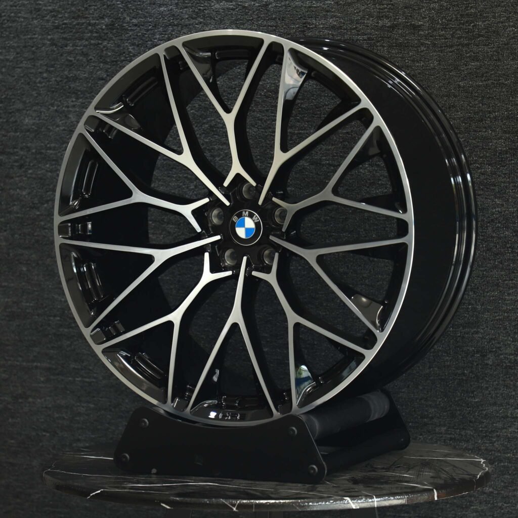 Audi A4 B9 wheels – Finish Machined Face (Vossen HF-2-Style), lip and barrel detail