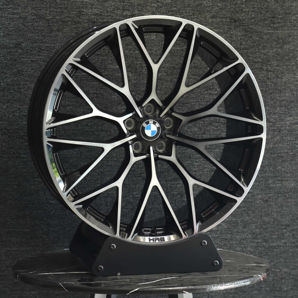 Audi A5 wheels – Finish Machined Face (Vossen HF-2-Style), angled view