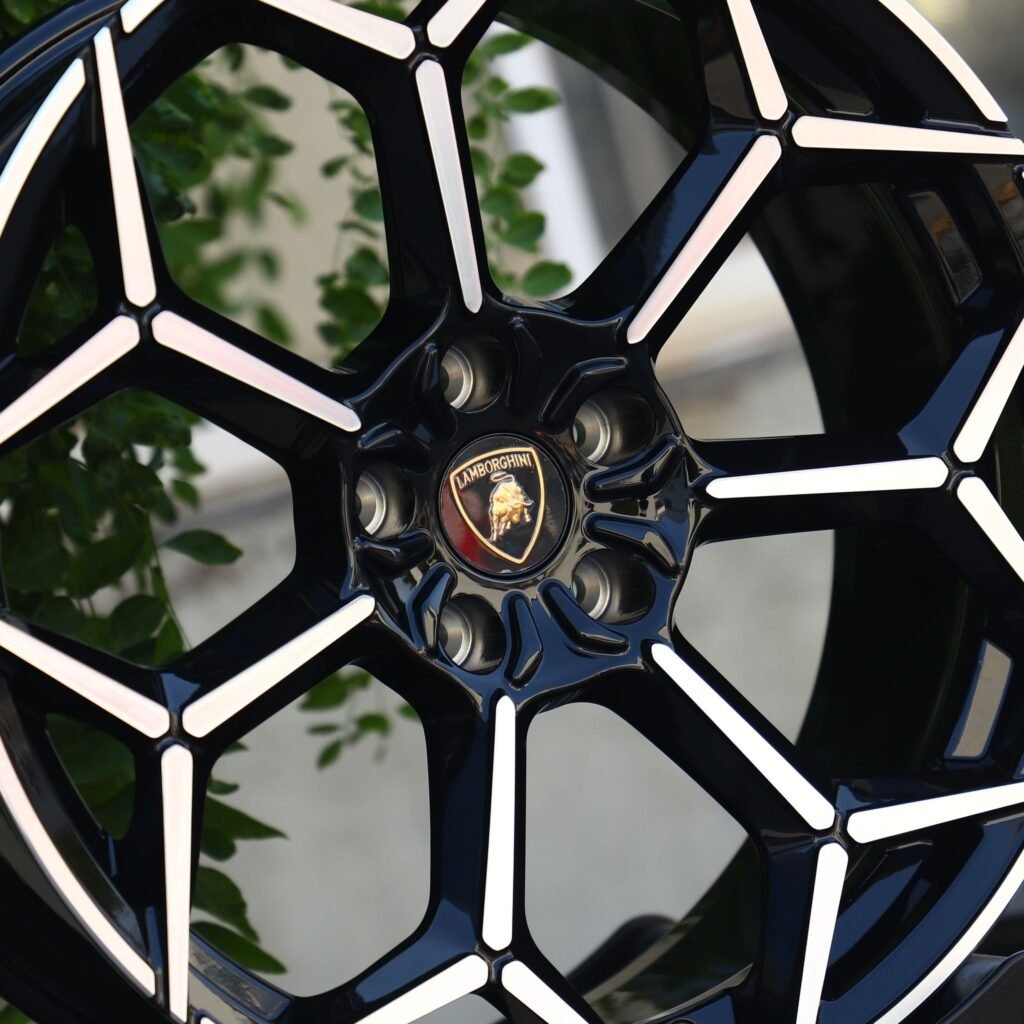 Porsche 911 992 wheels – Custom Finish Machined Face, lip and barrel detail