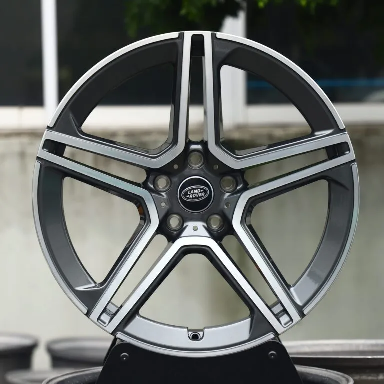 Land Rover Range Rover / Defender Forged Wheels – Gunmetal / Machined Face, front view