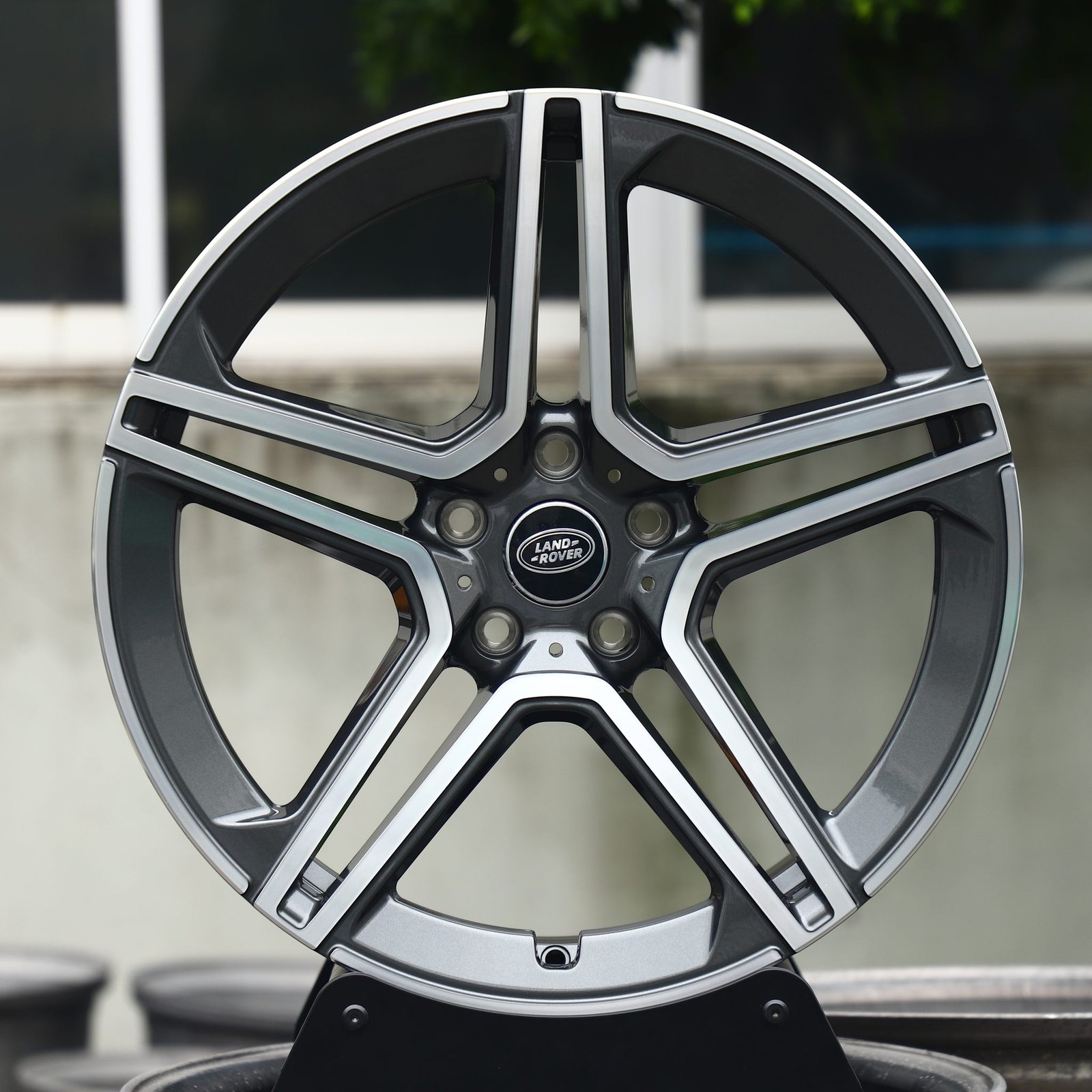 Land Rover Range Rover wheels – Custom Finish Machined Face, front view