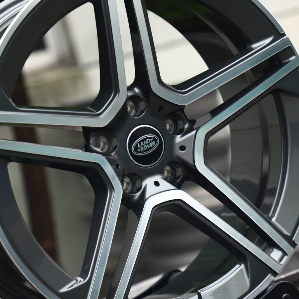 Land Rover Discovery wheels – Custom Finish Machined Face, lip and barrel detail