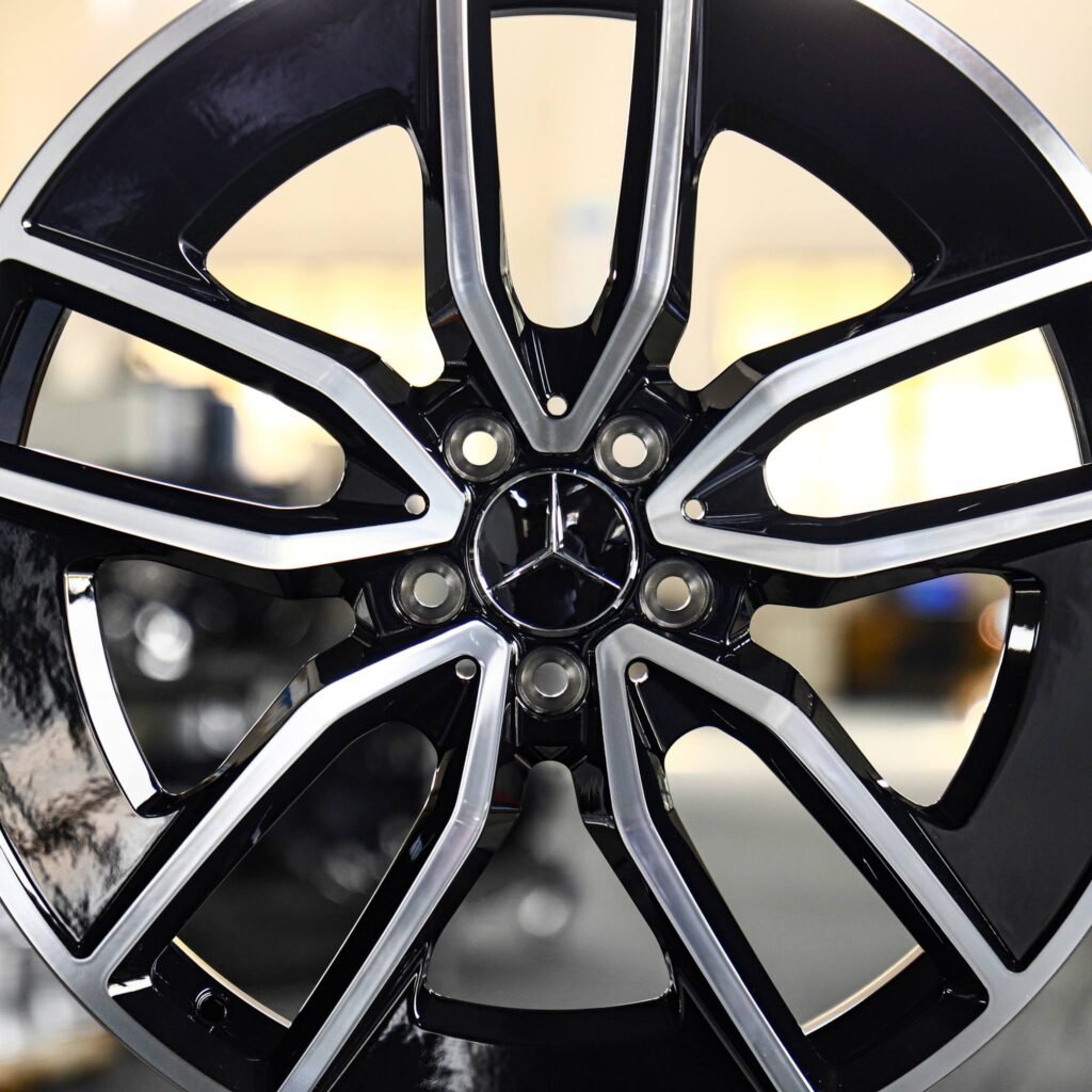 Audi Q7 wheels – Custom Finish Machined Face, lip and barrel detail