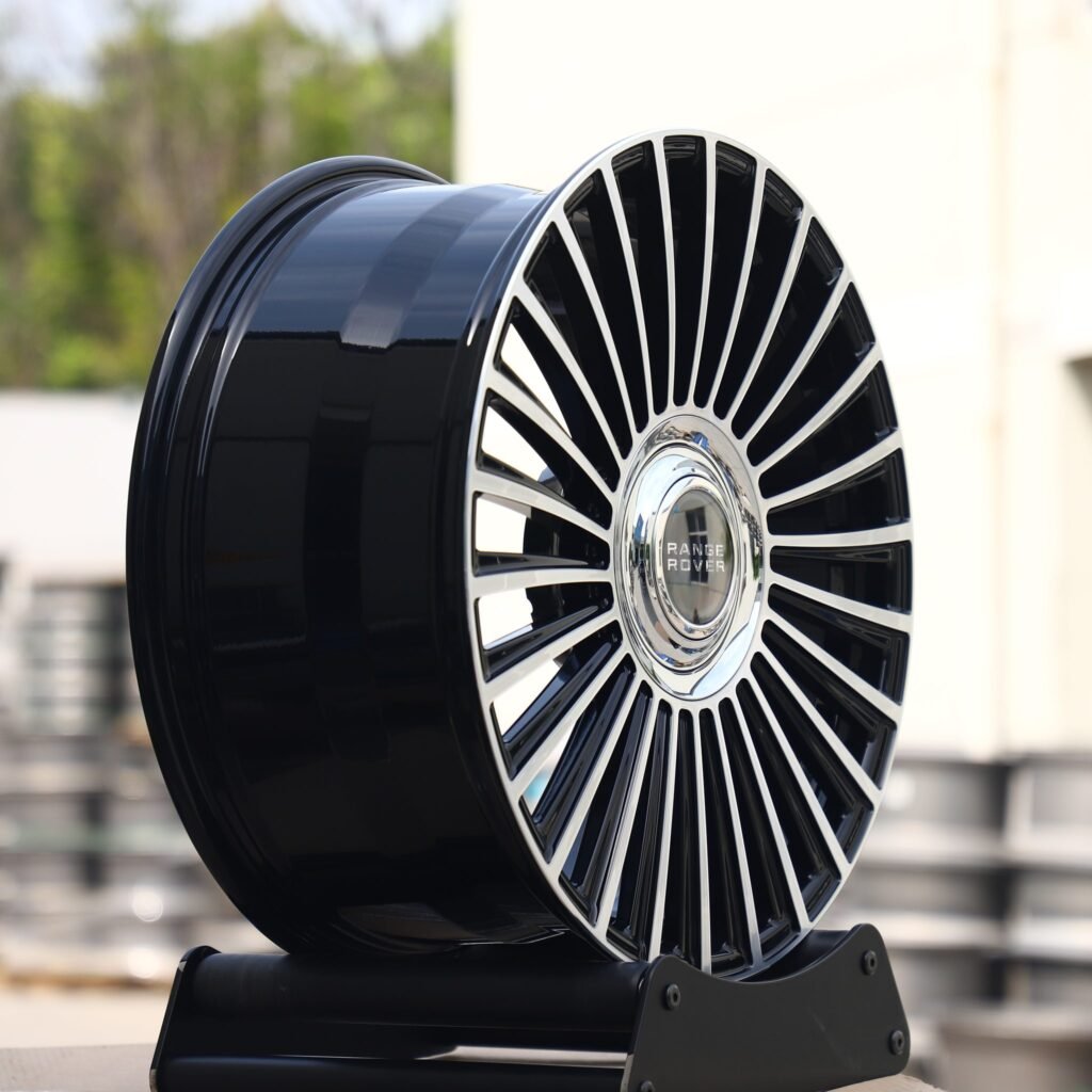 Land Rover Range Rover wheels – Custom Finish Machined Face (Land Rover OEM-Style), lip and barrel detail