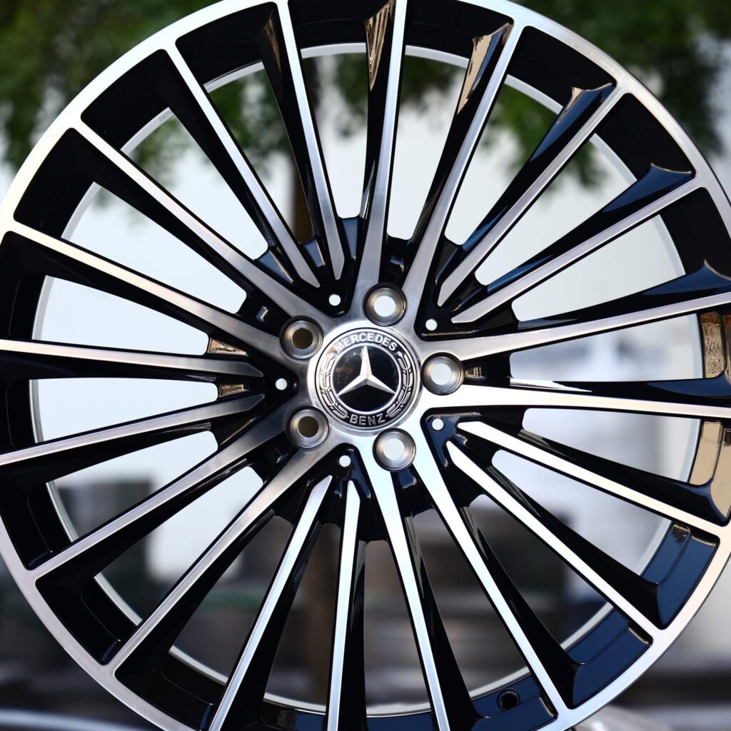 Audi Q7 wheels – Custom Finish Multi-Spoke Machined Face, lip and barrel detail