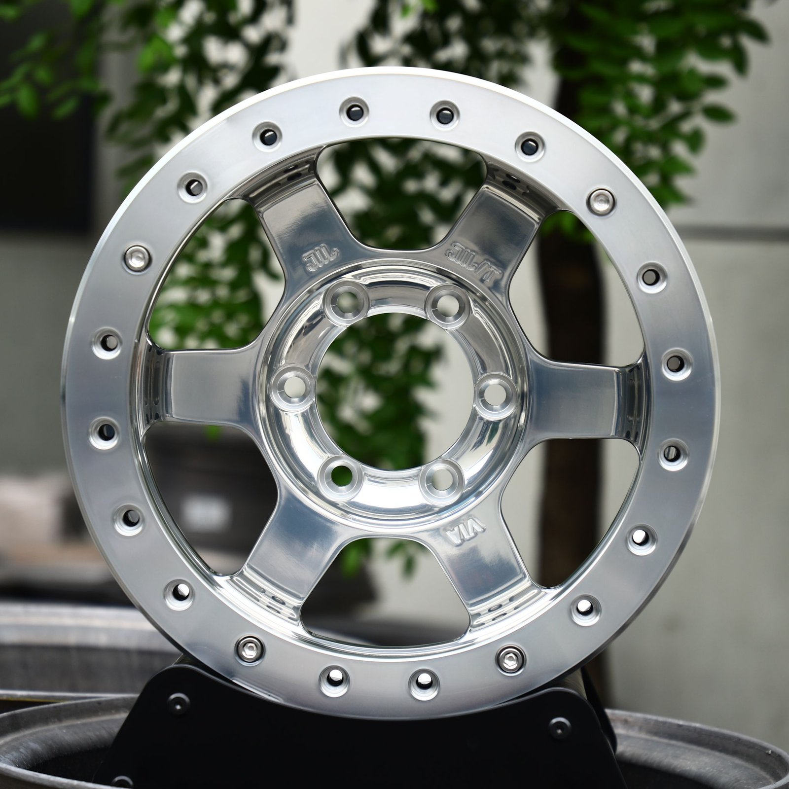 Toyota 4Runner wheels – Custom Finish 6-Spoke, front view