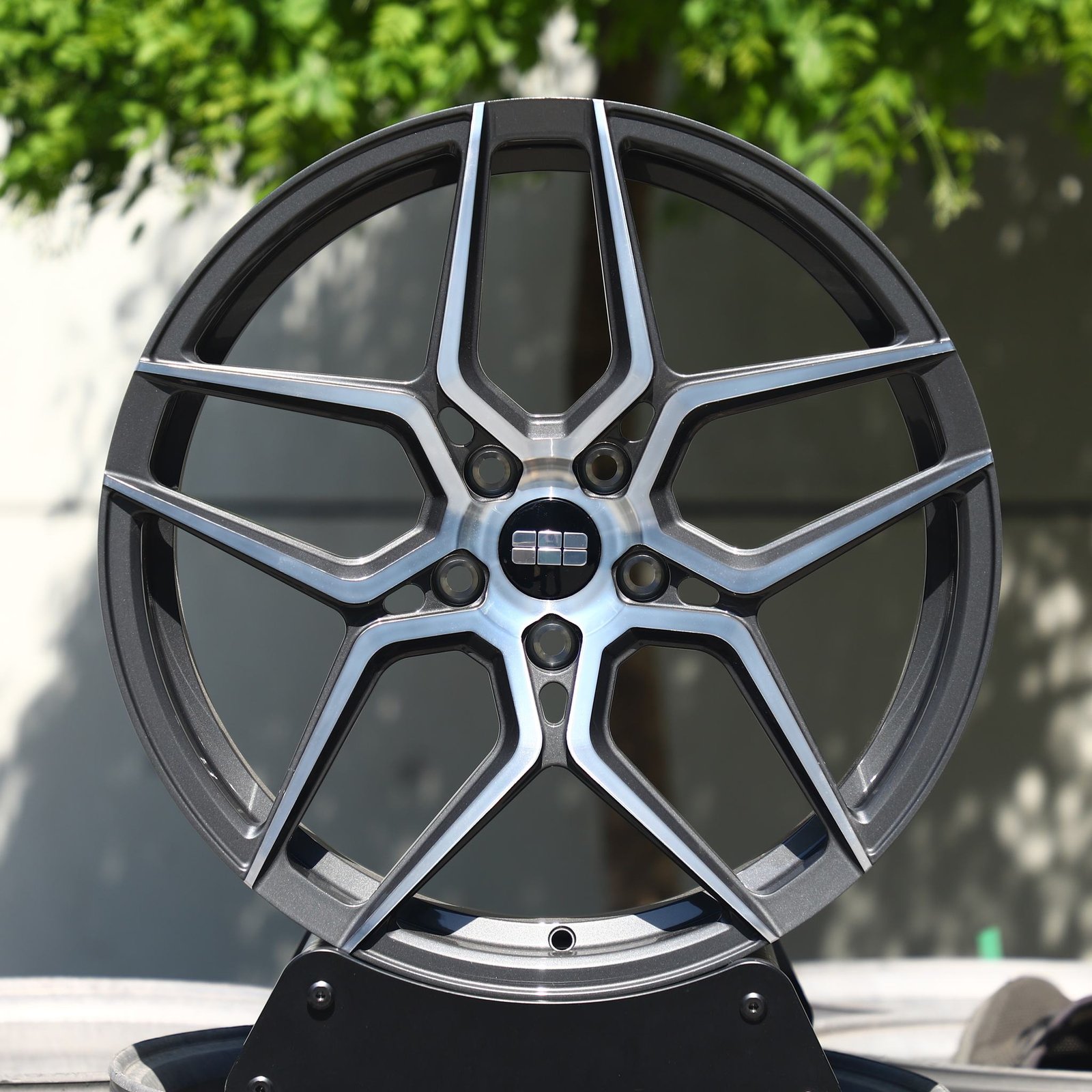 Geely Xingyue wheels – Custom Finish Petal Machined Face, front view