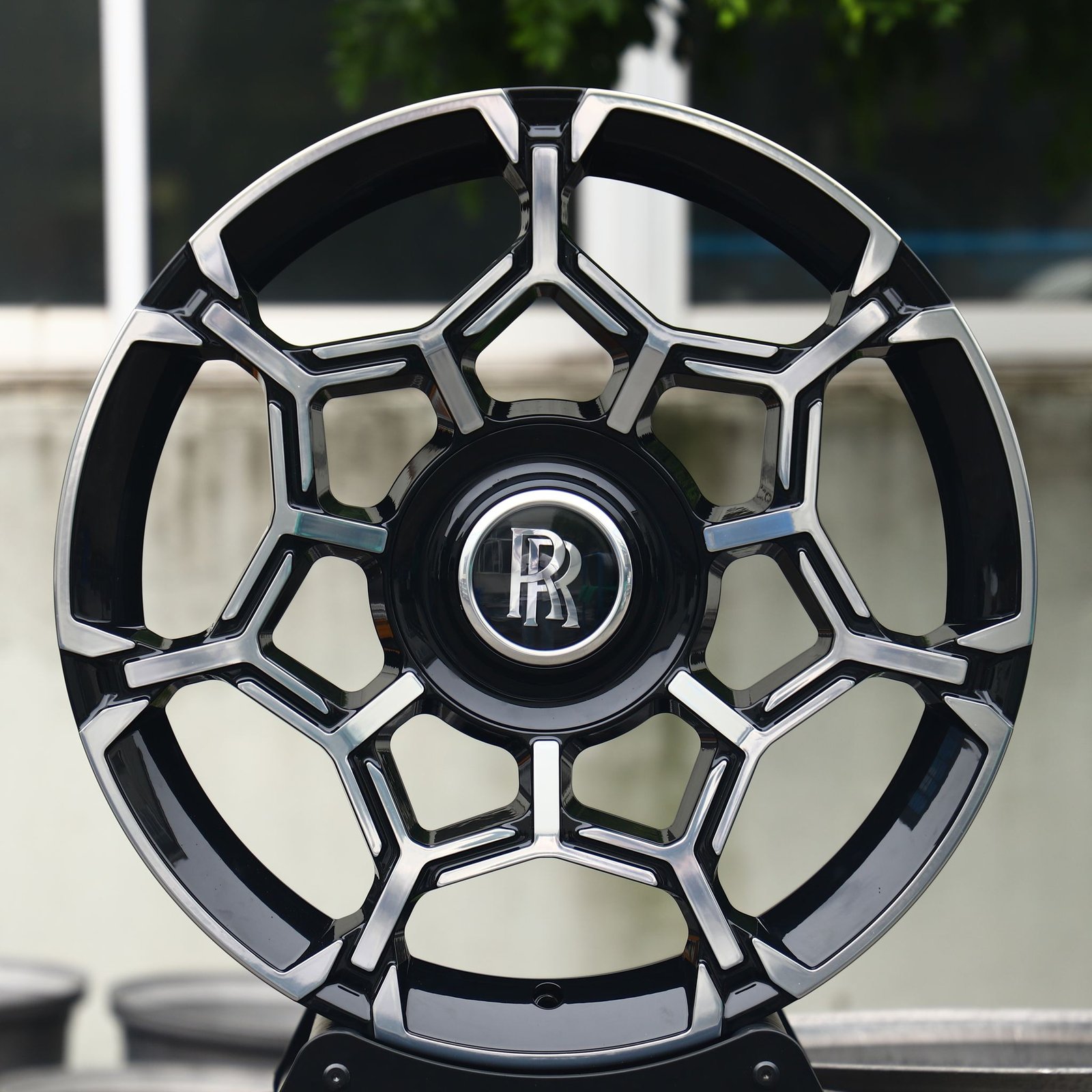 Rolls-Royce Ghost wheels – Custom Finish Petal Machined Face, front view