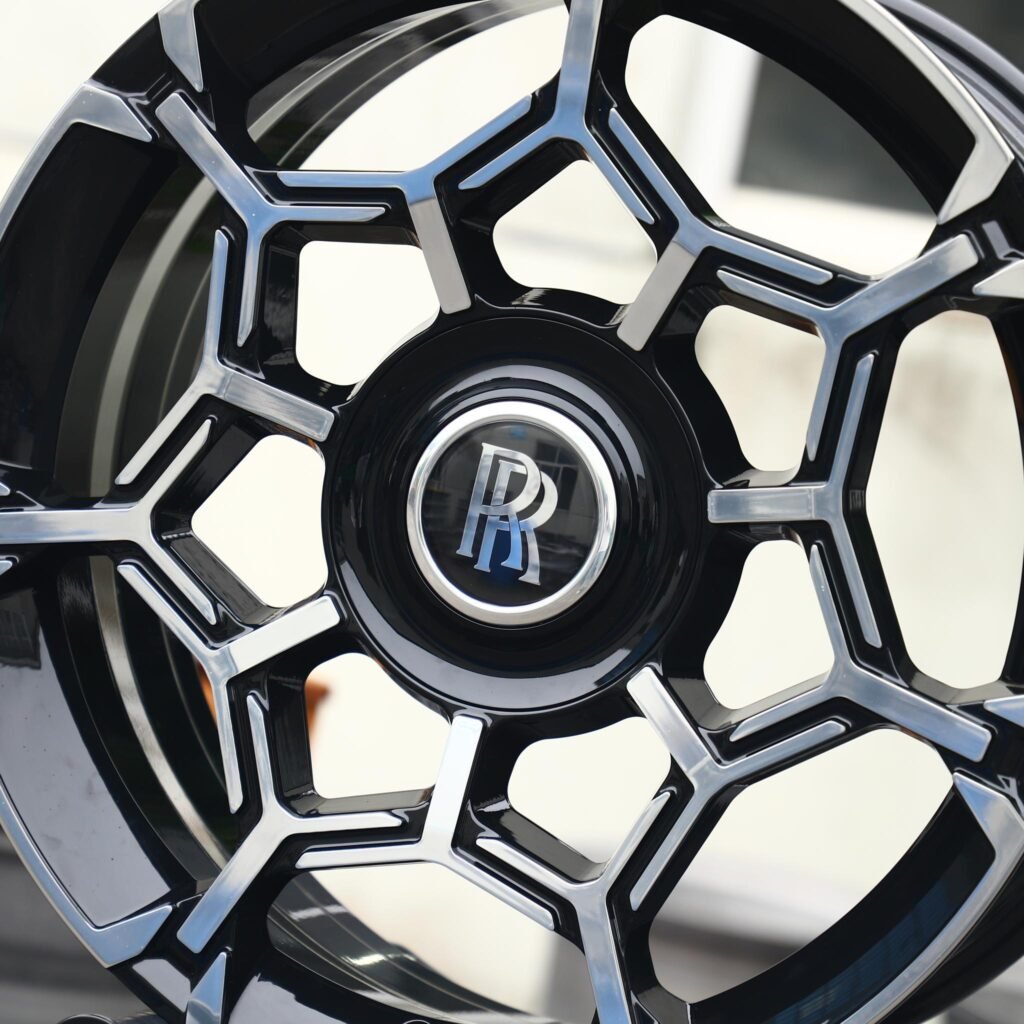Rolls-Royce Wraith wheels – Custom Finish Petal Machined Face, angled view