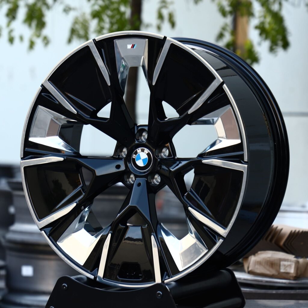 BMW M5 wheels – Custom Finish Split Machined Face, angled view