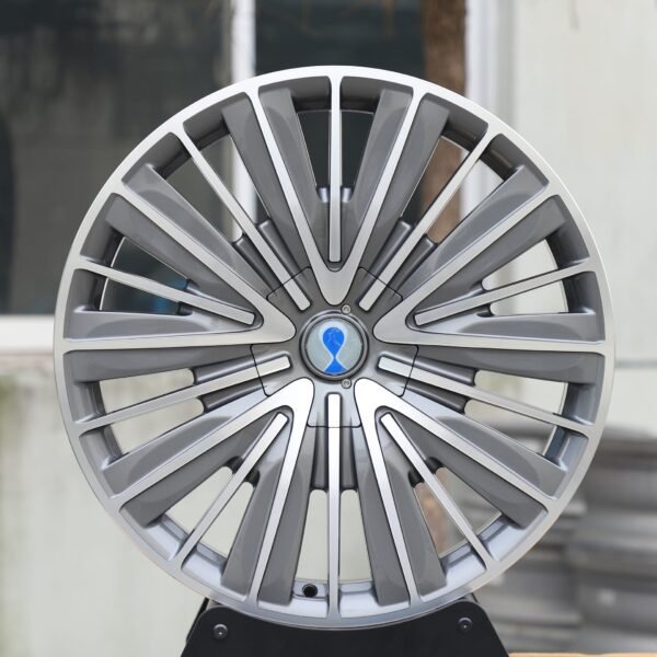 Denza D9 wheels – Silver / Machined Split-Spoke Machined Face, front view
