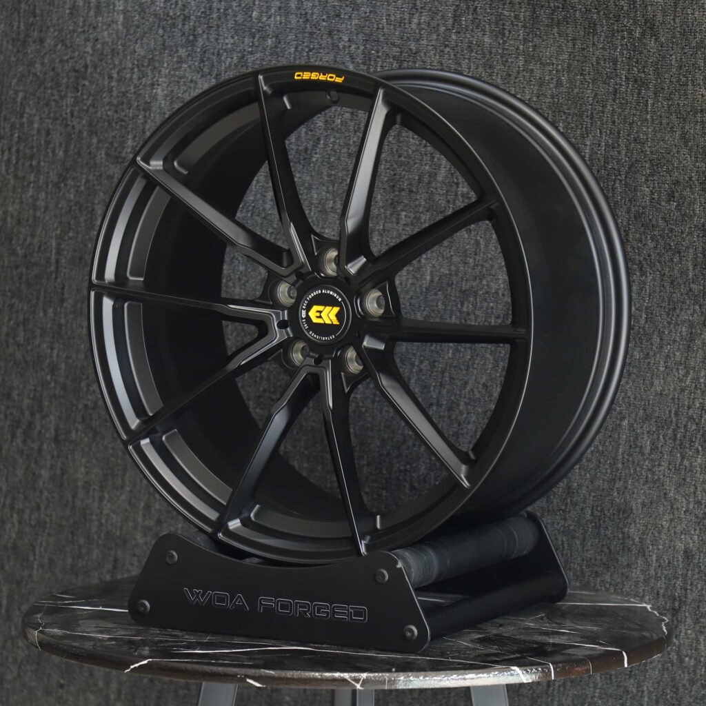 Audi A4 B9 wheels – ECC Gloss Black 5 V-Spoke, lip and barrel detail