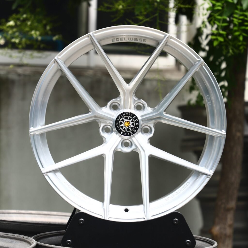 BMW M2 G87 wheels – LT3 Bright Silver 5 Y-Spoke (Edelweiss-Style), front view