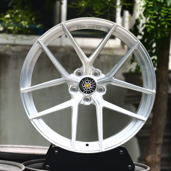 BMW M2 G87 wheels – LT3 Bright Silver 5 Y-Spoke (Edelweiss-Style), front view