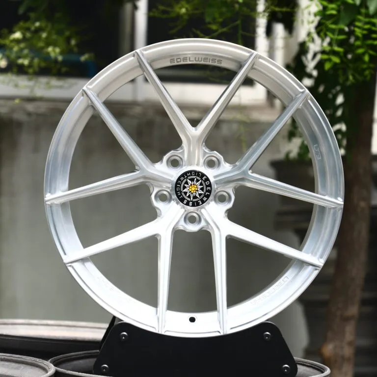 BMW M2 G87 wheels – LT3 Bright Silver 5 Y-Spoke (Edelweiss-Style), front view