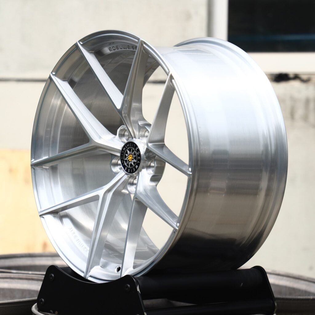 5x112 wheels – LT3 Bright Silver 5 Y-Spoke (Edelweiss-Style), side view