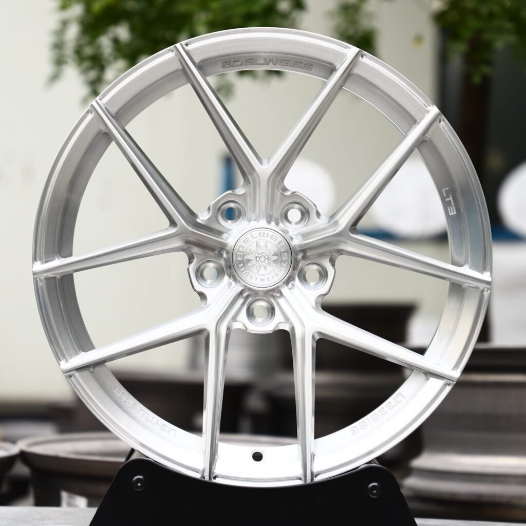 BMW M2 G87 wheels – LT3 Matte Silver 5 Y-Spoke (Edelweiss-Style), front view