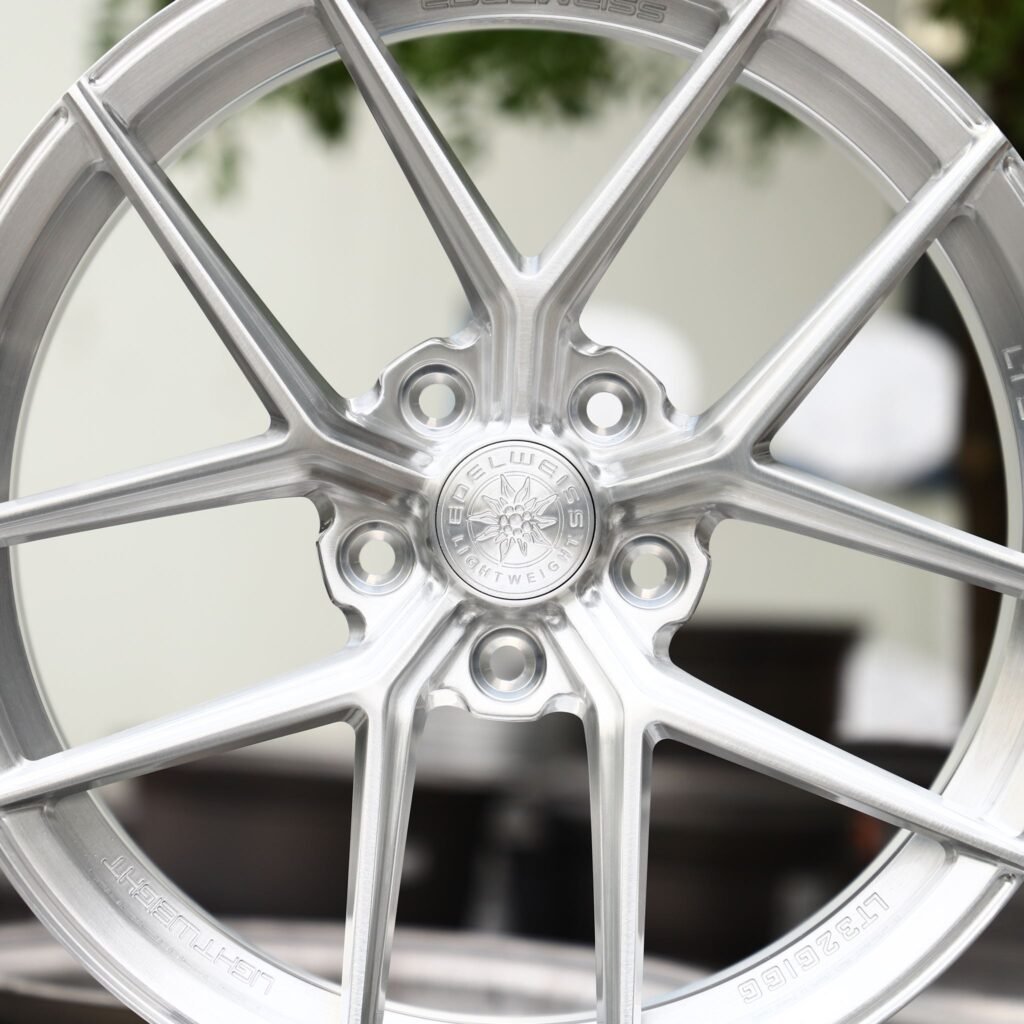 Audi A4 B9 wheels – LT3 Matte Silver 5 Y-Spoke (Edelweiss-Style), lip and barrel detail