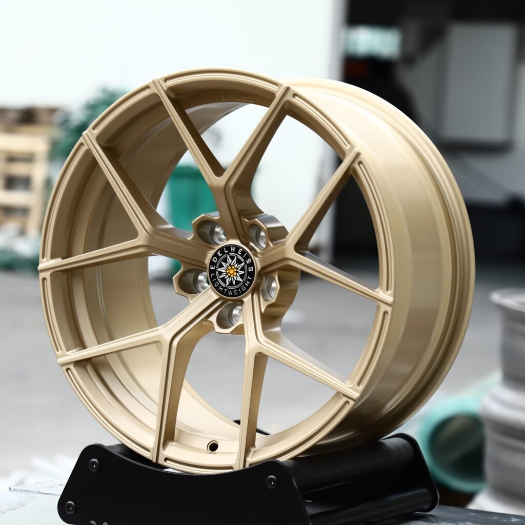 BMW M3 G80 wheels – LT3 Pale Gold Daisy-Spoke 5 Y-Spoke (Edelweiss-Style), angled view