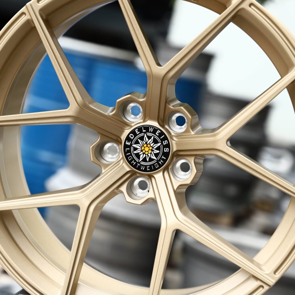 Audi A4 B9 wheels – LT3 Pale Gold Daisy-Spoke 5 Y-Spoke (Edelweiss-Style), lip and barrel detail