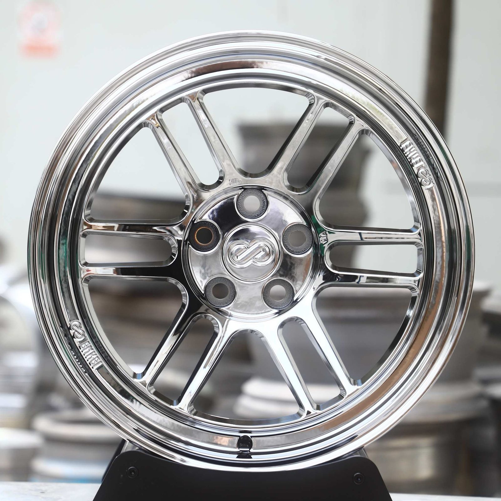 Porsche 911 wheels – Chrome Twin 6-Spoke (Enkei-Style), front view