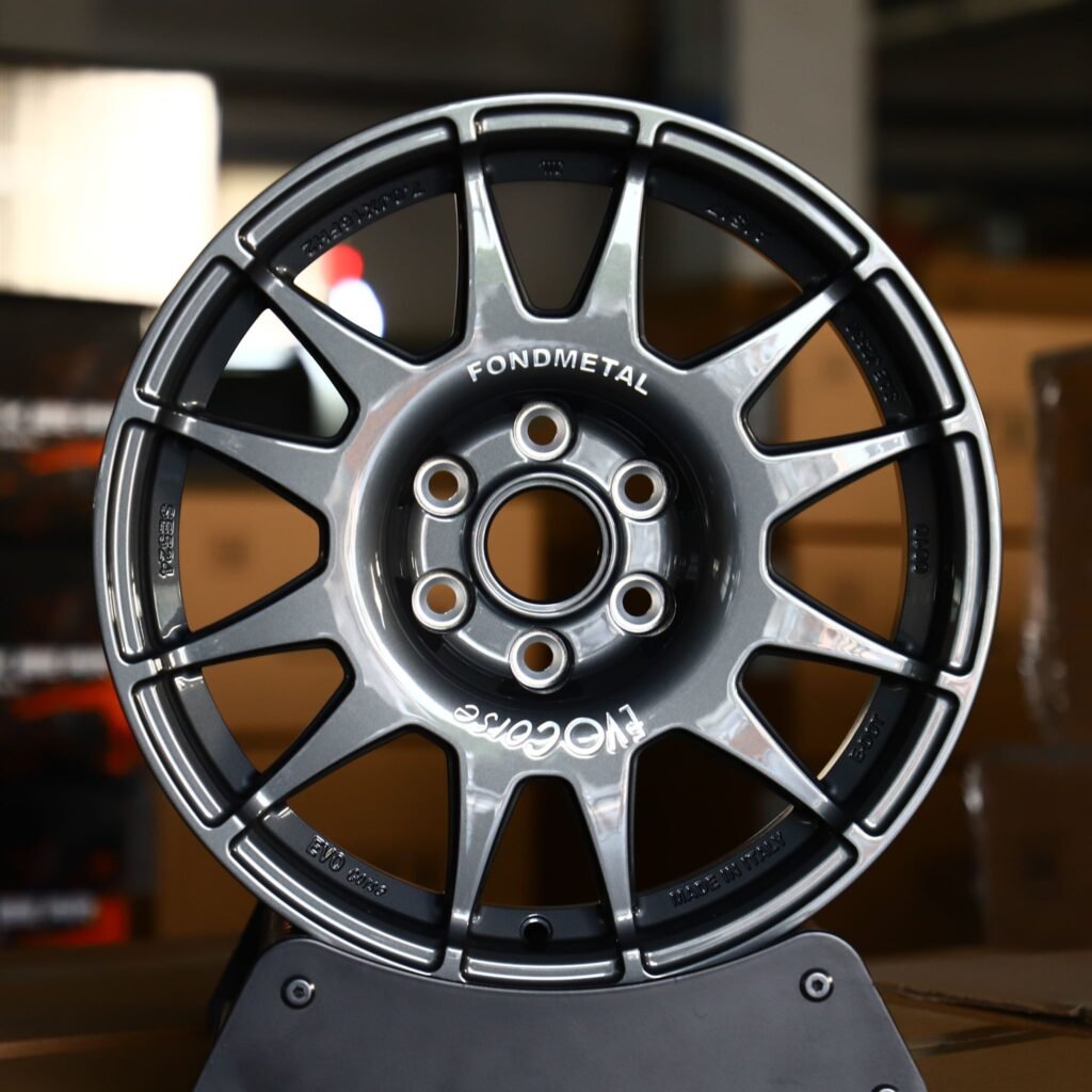 Ford F-150 wheels – EvoCorse Gloss Black / Gunmetal Custom, front view