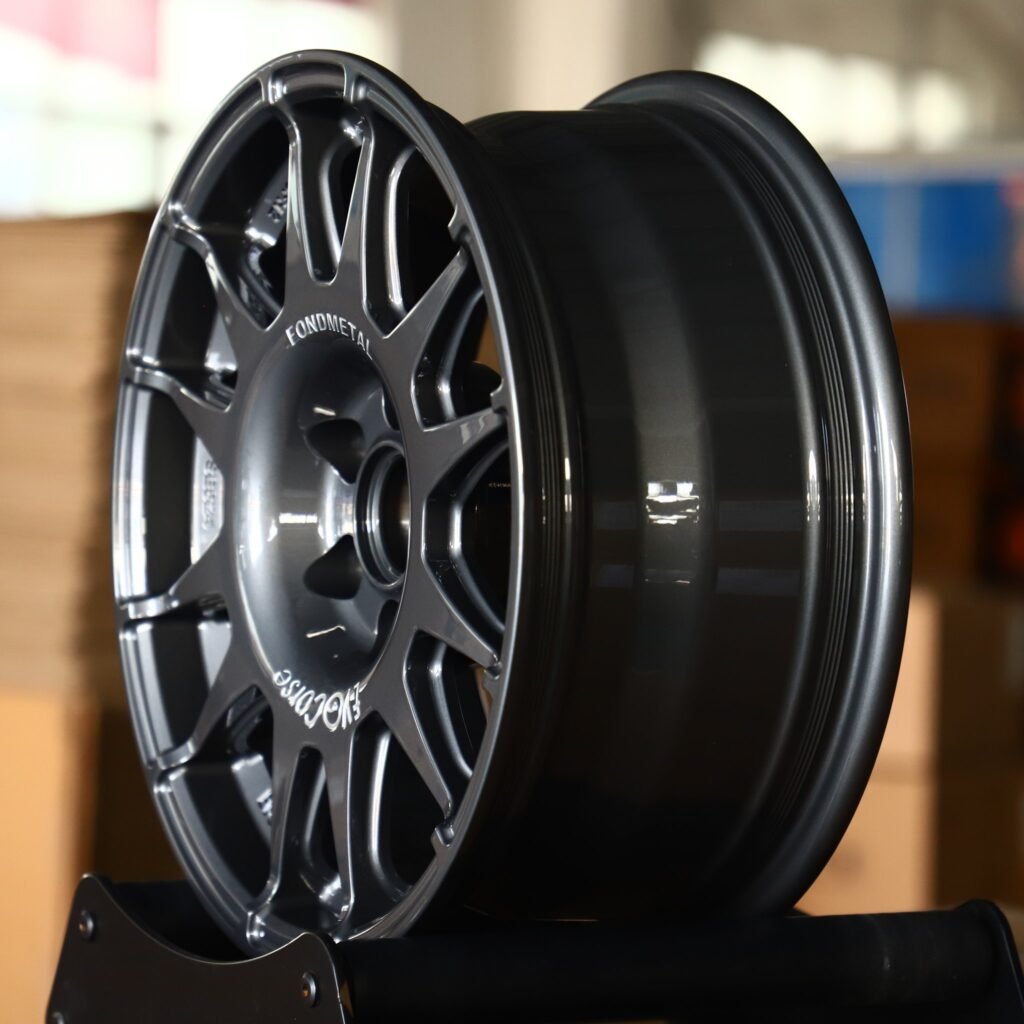6x135 wheels – EvoCorse Gloss Black / Gunmetal Custom, side view
