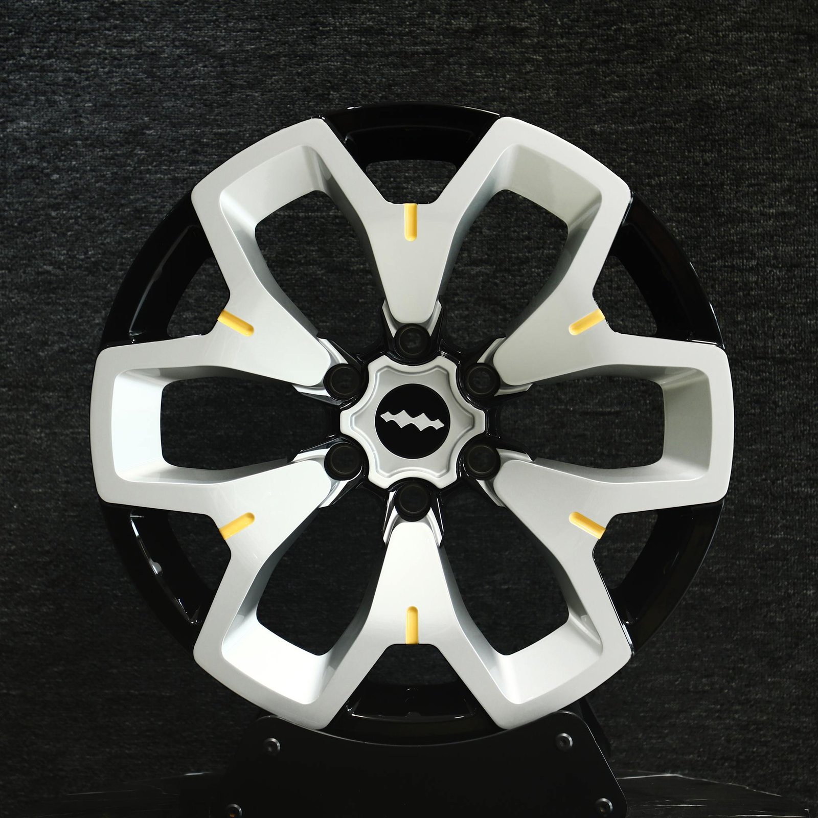 Tank 300 wheels – Custom Finish, front view