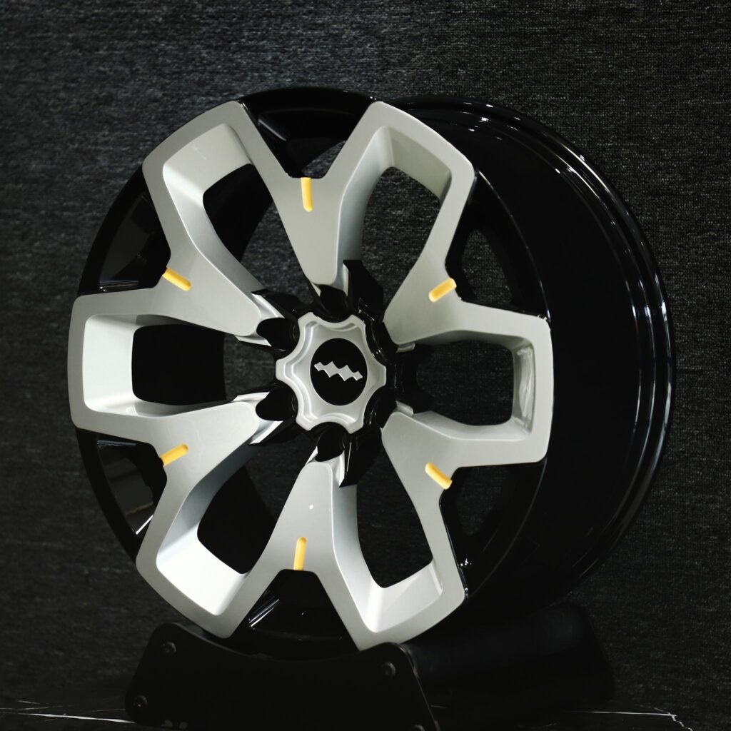 Tank 300 wheels – Gloss Black / Machined 6-Spoke, front view