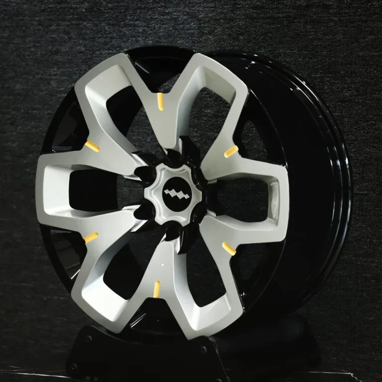 Tank 300 wheels – Gloss Black / Machined 6-Spoke, front view