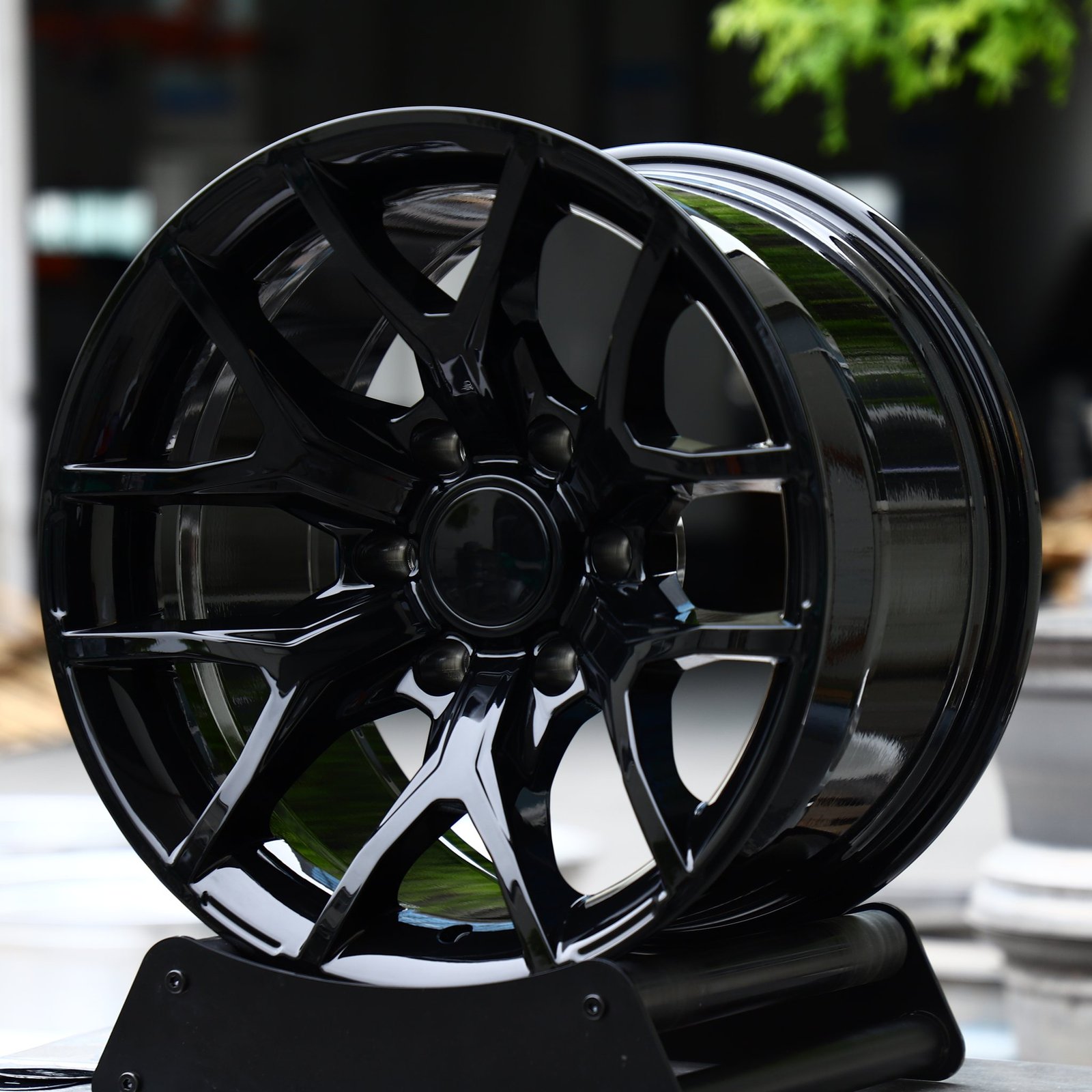 Ford F-150 wheels – Gloss Black 6 Y-Spoke, front view
