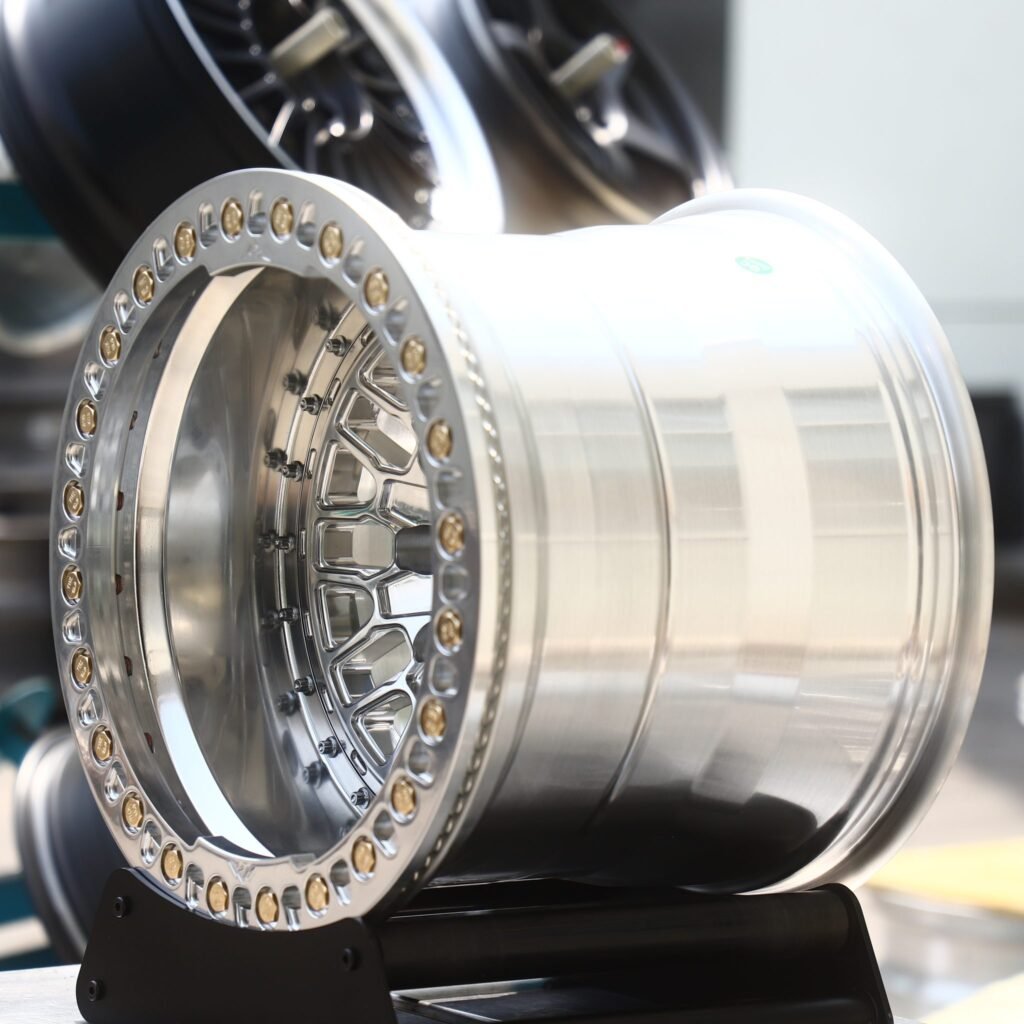 8x170 wheels – Mirror Polished Mesh 3-Piece Beadlock, side view