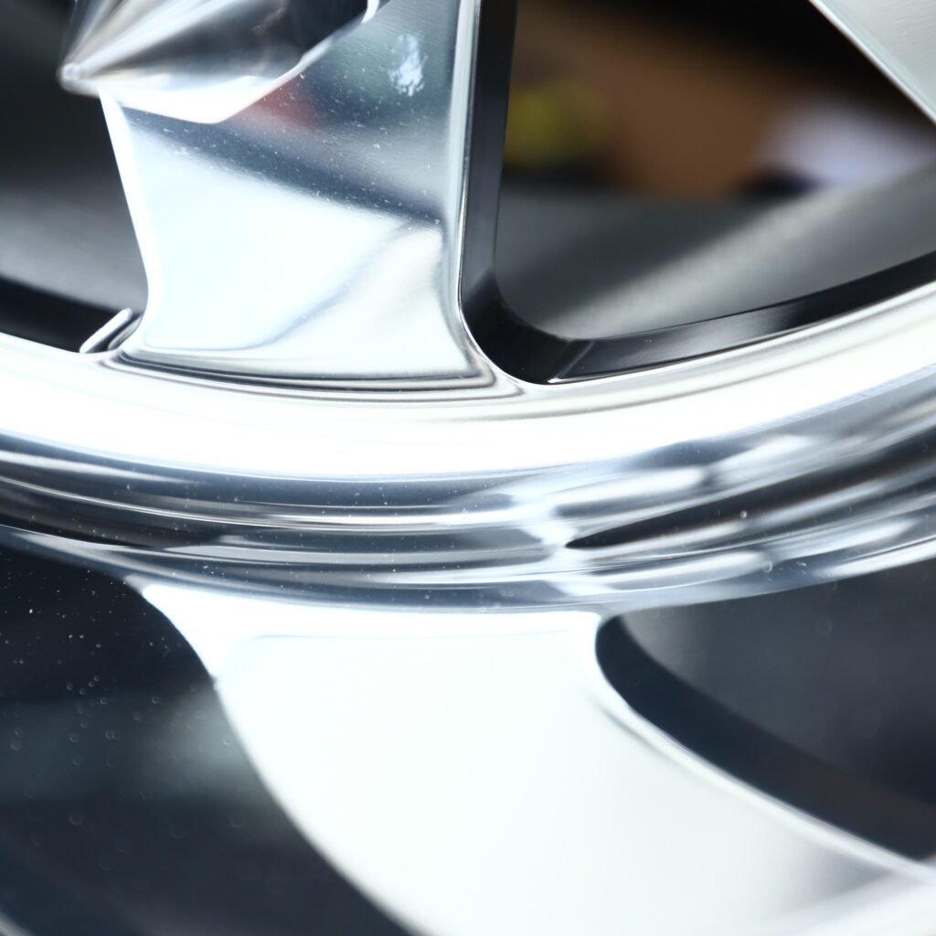 Ford F-250 Super Duty wheels – Mirror Polished Dually, close-up view