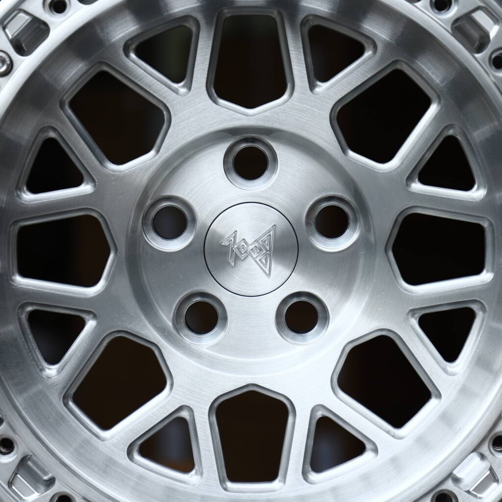 Dodge Charger wheels – Brushed Silver Mesh Beadlock, lip and barrel detail