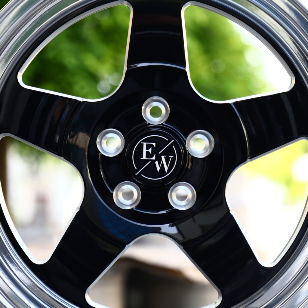 Dodge Charger wheels – Gloss Black 5-Spoke Polished Lip, lip and barrel detail