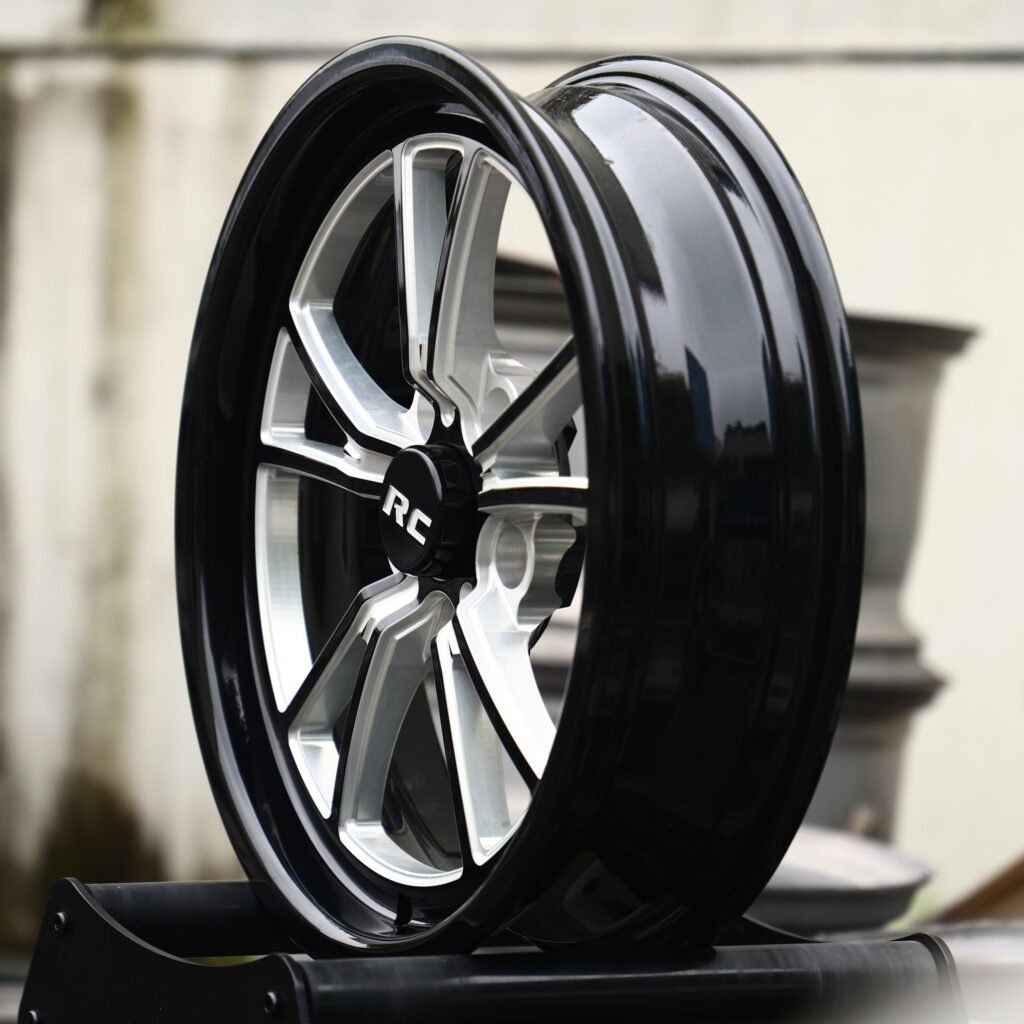 5x114.3 wheels – Gloss Black / Mirror Milled 10-Spoke, side view