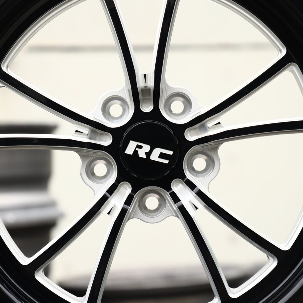 Dodge Charger wheels – Gloss Black / Mirror Milled 10-Spoke, lip and barrel detail